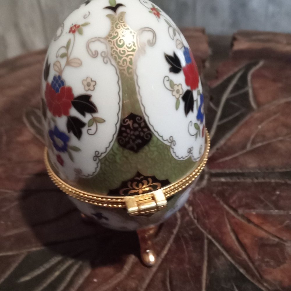 Egg Jewelry Holder Hand Painted 3 Footed Egg View 2